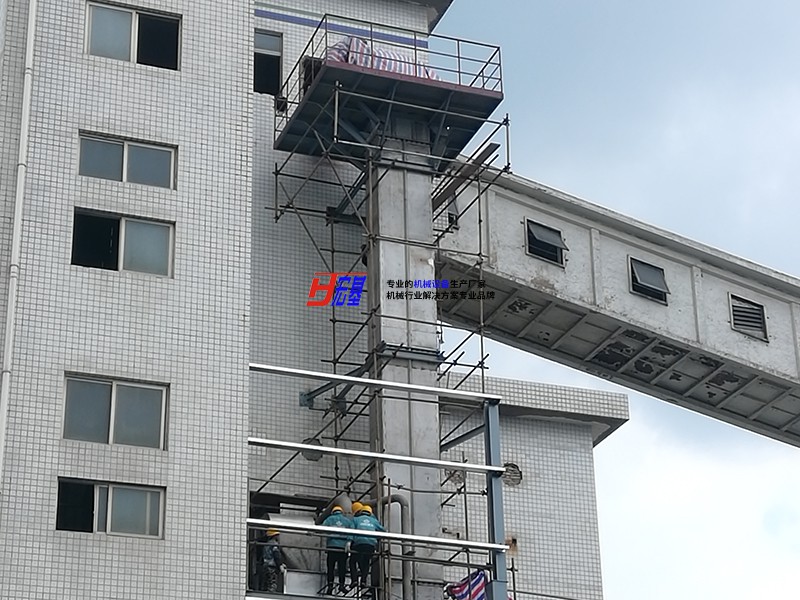 斗提机在现场